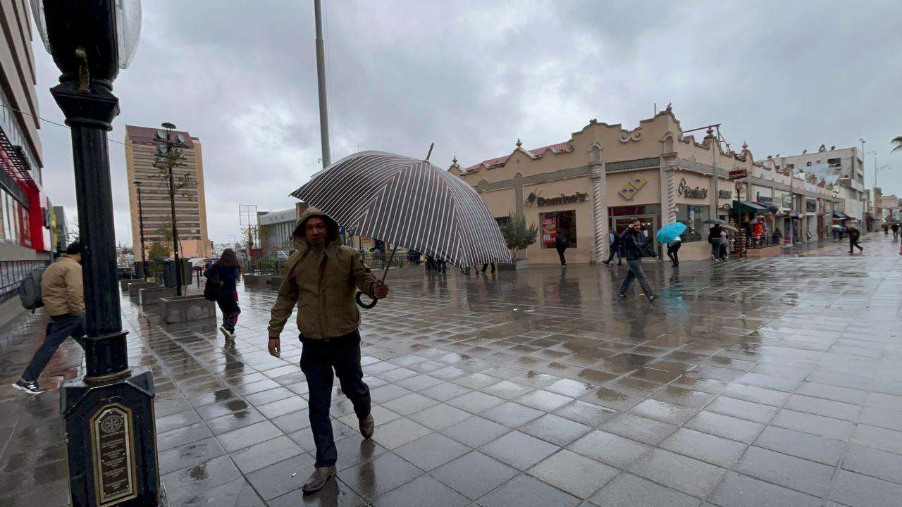 Afectan lluvias actividad comercial en el centro de la ciudad