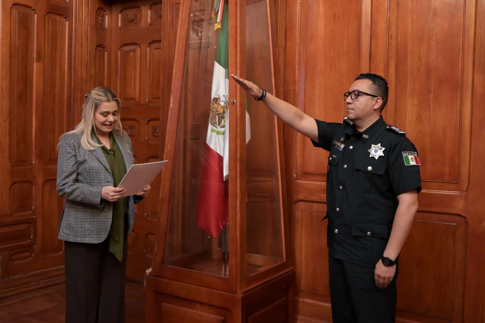 Toma Maru Campos protesta a Luis Aguirre como titular de la Sspe