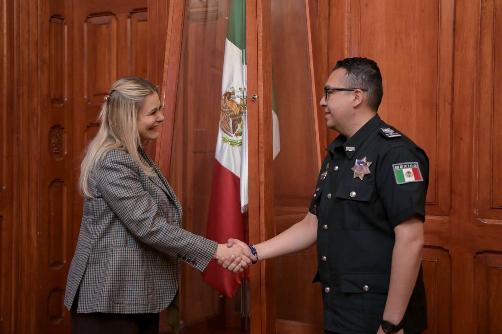 Toma Maru Campos protesta a Luis Aguirre como titular de la Sspe