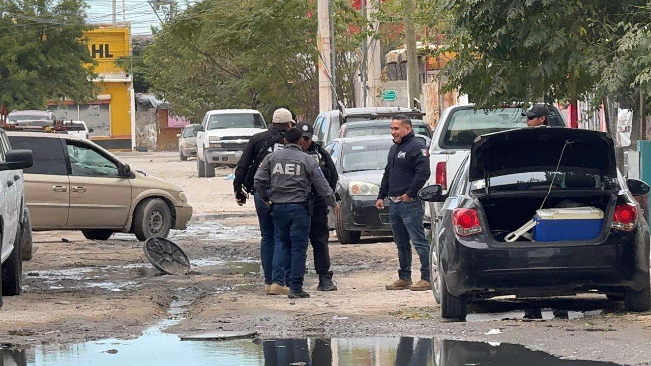 Localizan cadáver descompuesto dentro de maleta entre basura y escombro