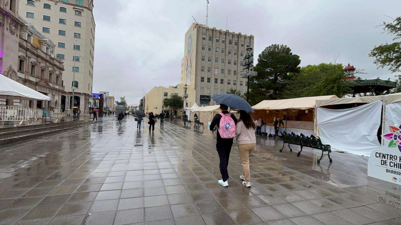 Afectan lluvias actividad comercial en el centro de la ciudad