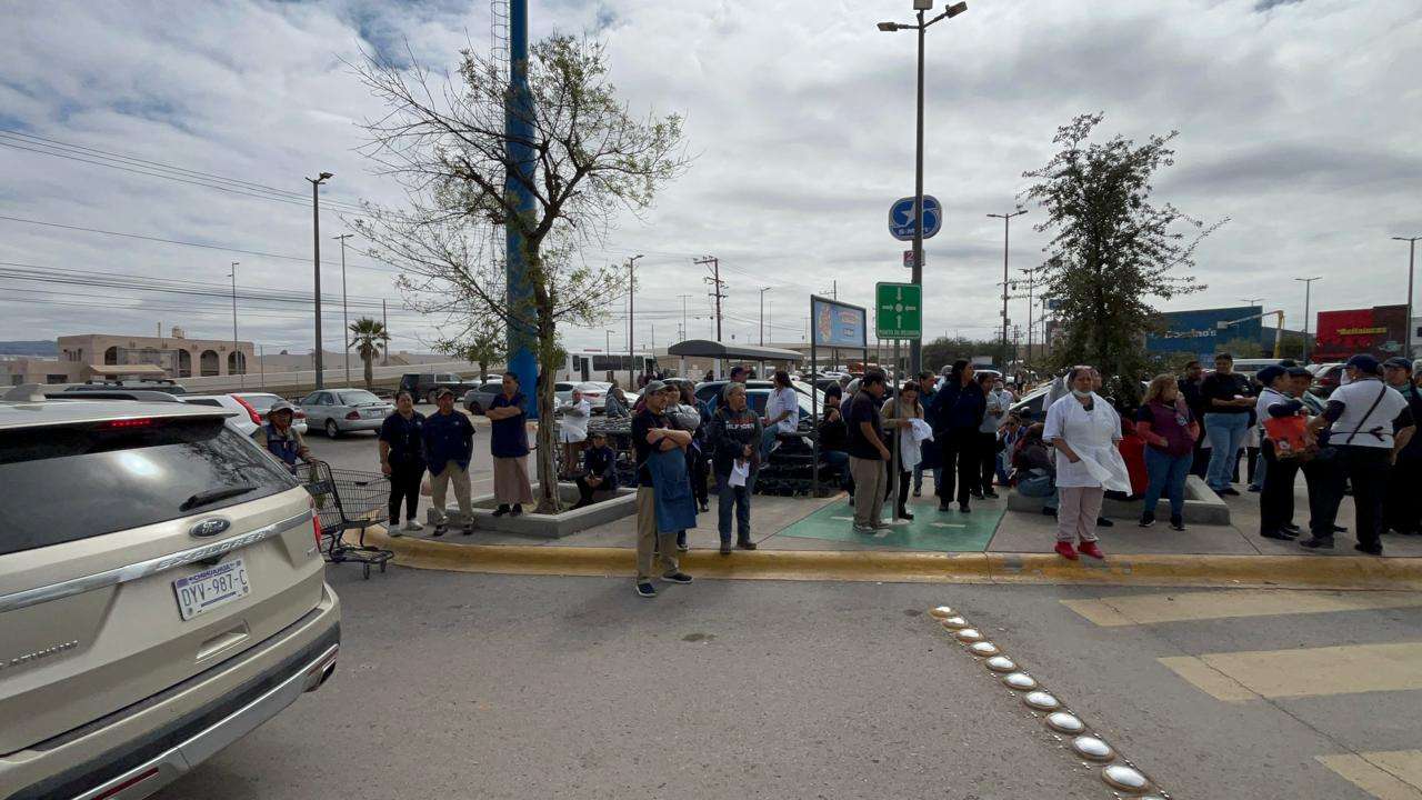 Evacuan Smart y Coppel de la Pacheco por fuga de gas 