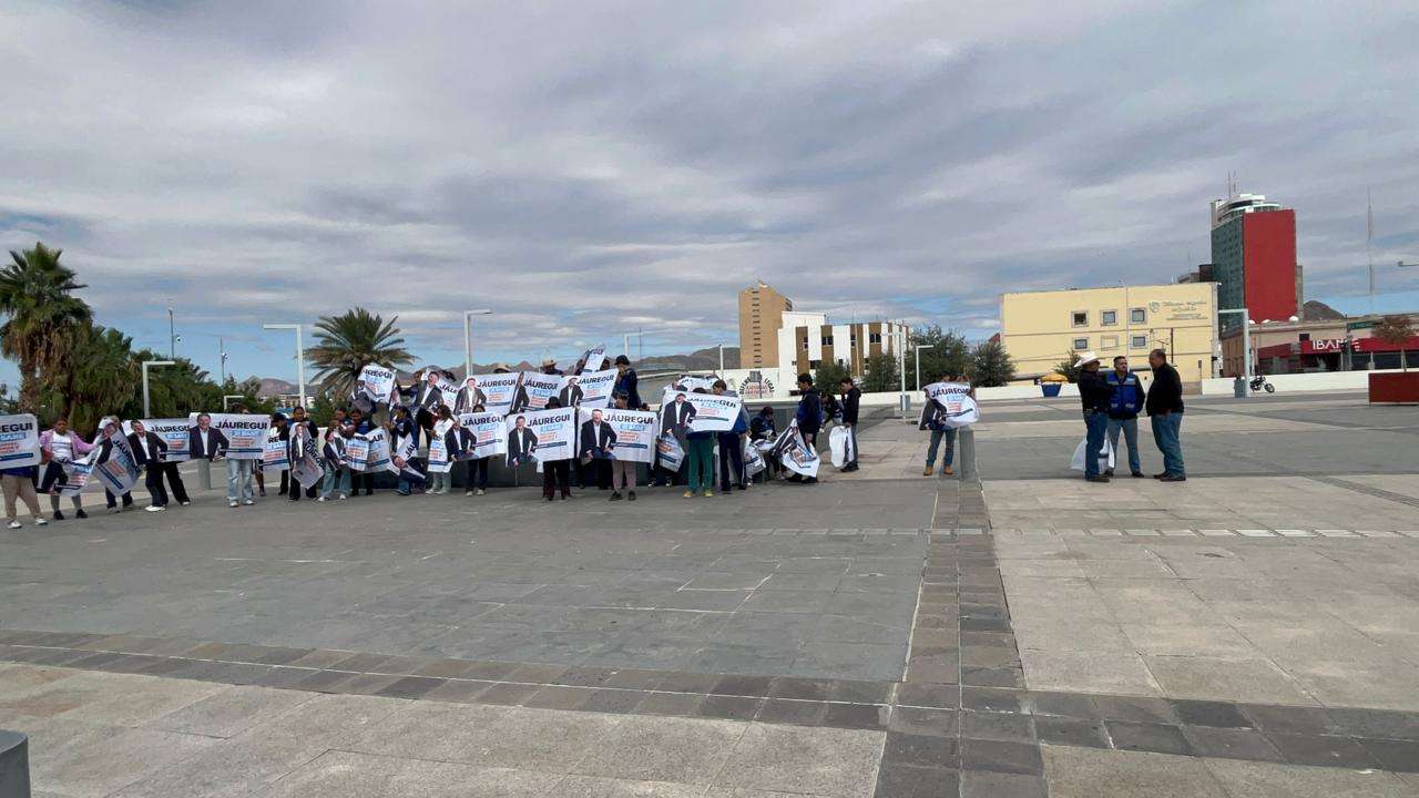 Se plantan en la explanada del Tribunal Superior por detención de César Jáuregui