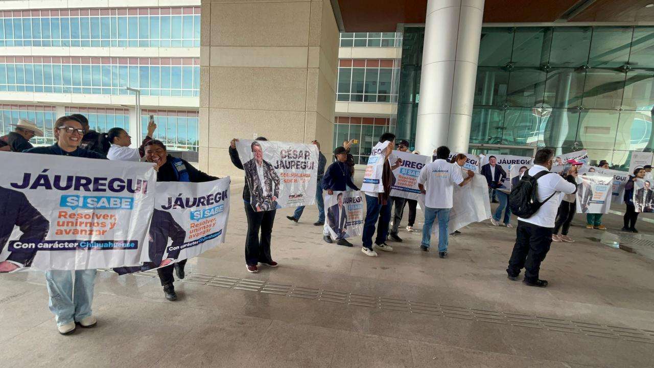 Trasladan protesta al acceso principal del Tribunal en apoyo a César Jáuregui