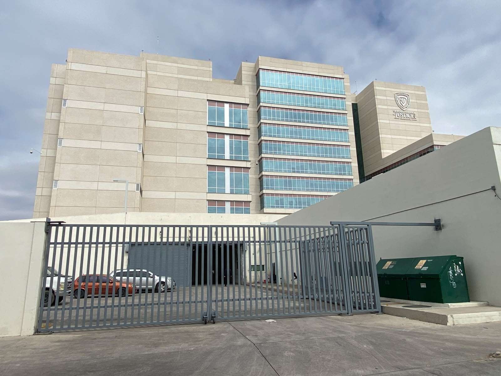 Espera César Jáuregui audiencia en el Tribunal Superior de Justicia