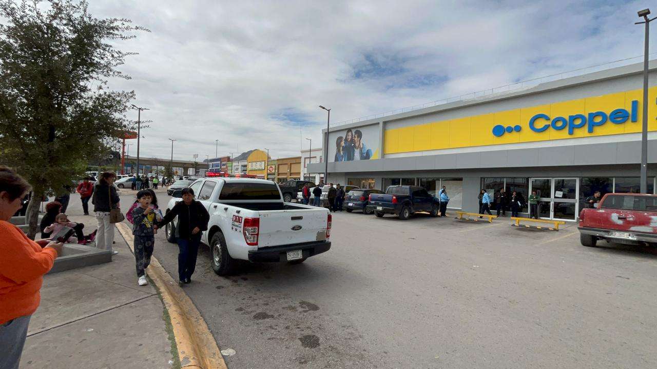 Evacuan Smart y Coppel de la Pacheco por fuga de gas 