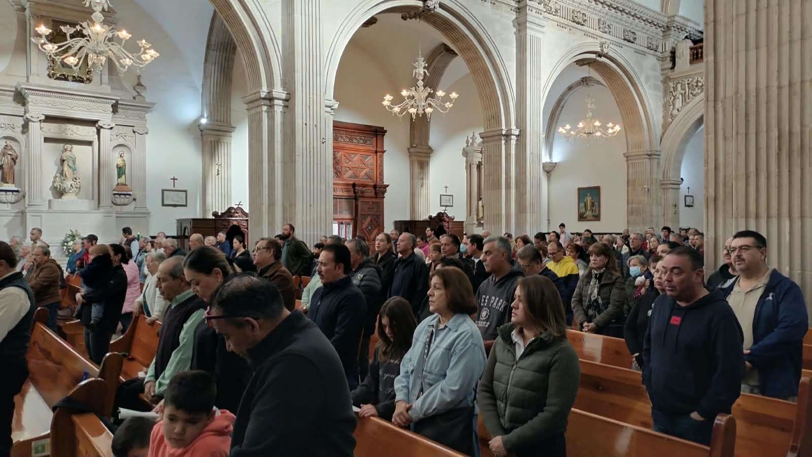 Llama Padre a cumplir con la sociedad sin olvidar a Dios