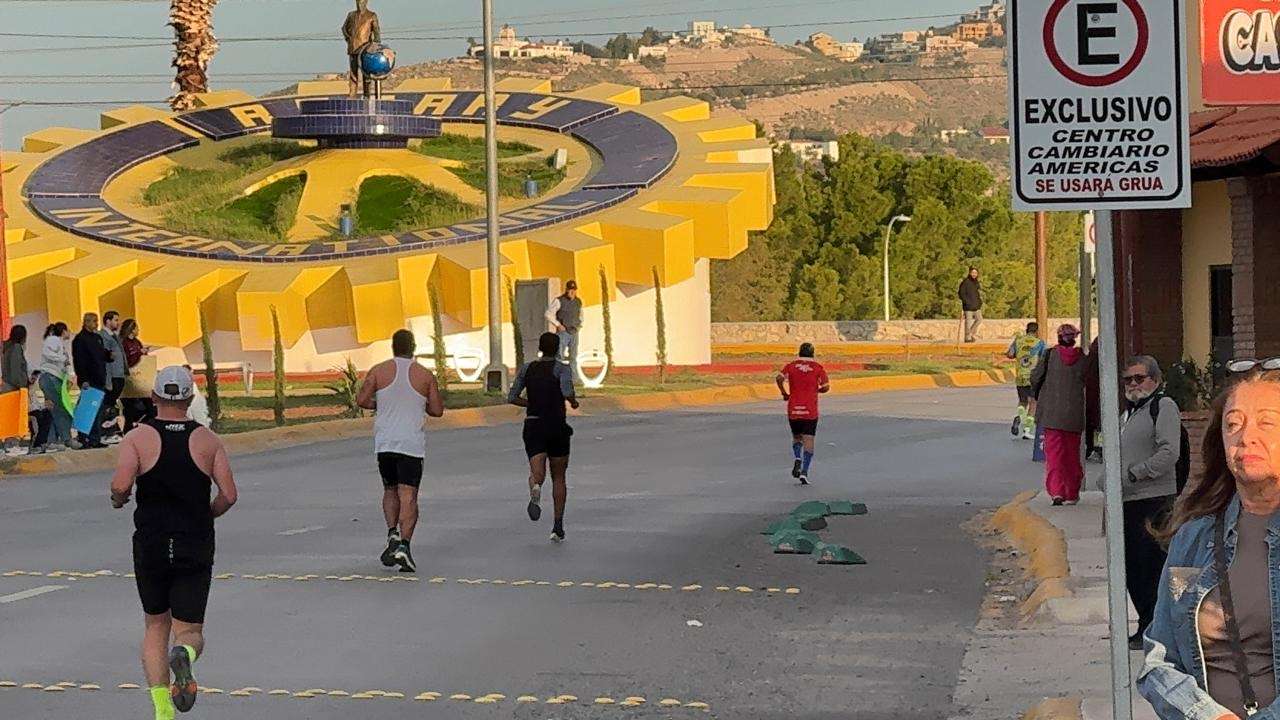 Juárez se convierte en una pista de atletismo; participan 4 mil corredores en el XV Maratón Internacional