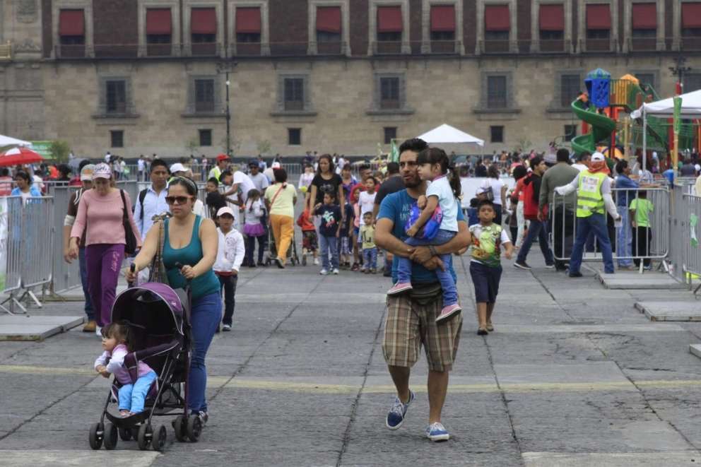 Advierte caída de natalidad presiones futuras para pensiones en México
