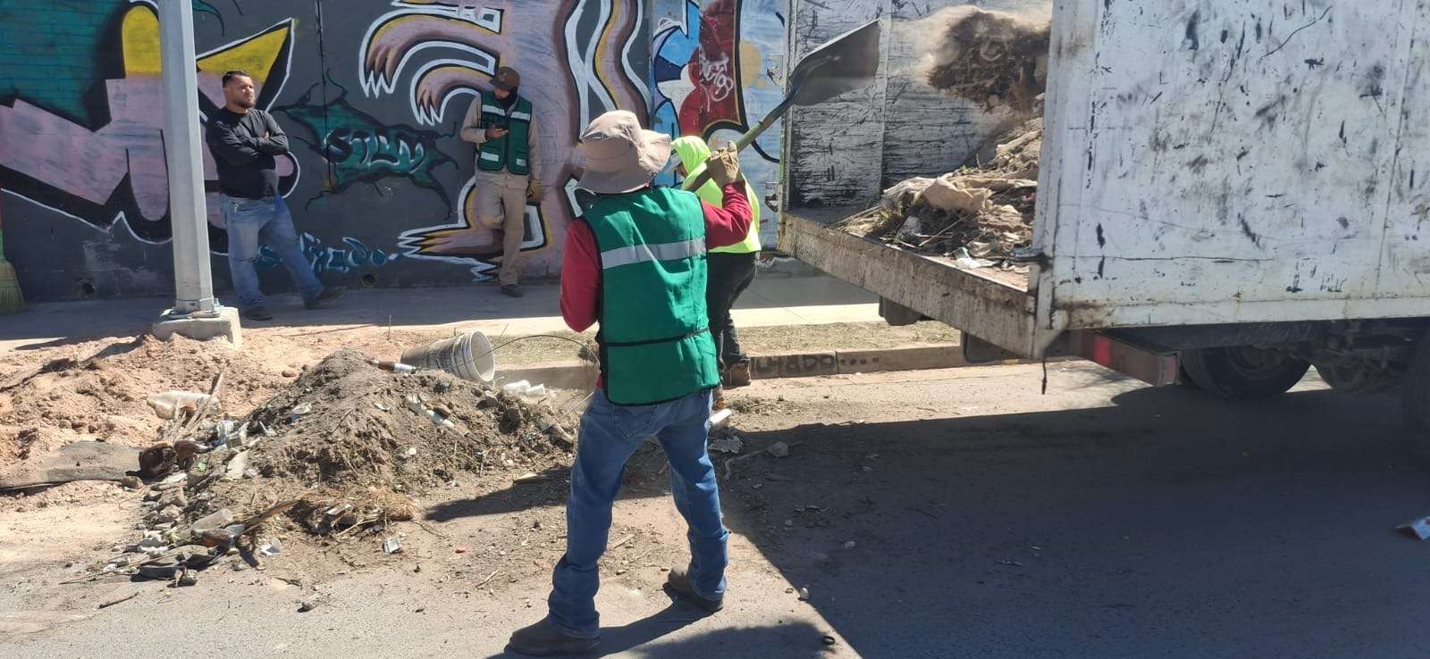 Llevan trabajos de limpieza a parques y calles 