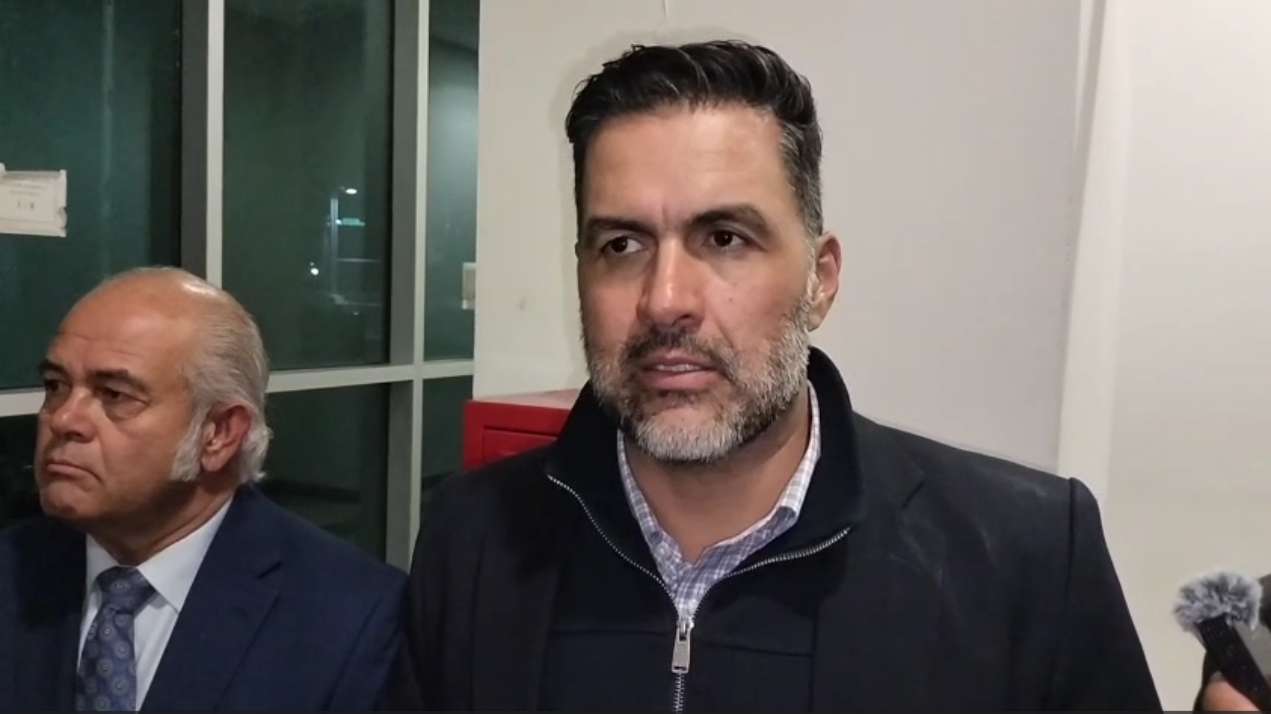 Niega juez prisión preventiva a César Jáuregui, impone medidas cautelares en libertad