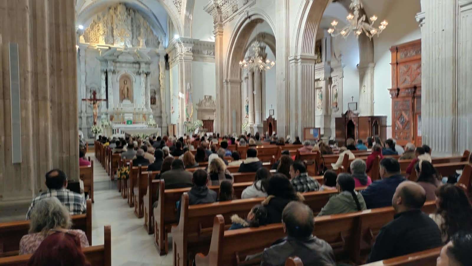 Llama Padre a cumplir con la sociedad sin olvidar a Dios