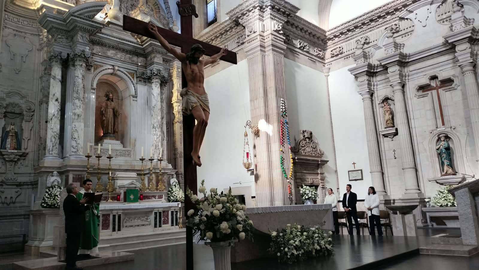 Llama Padre a cumplir con la sociedad sin olvidar a Dios