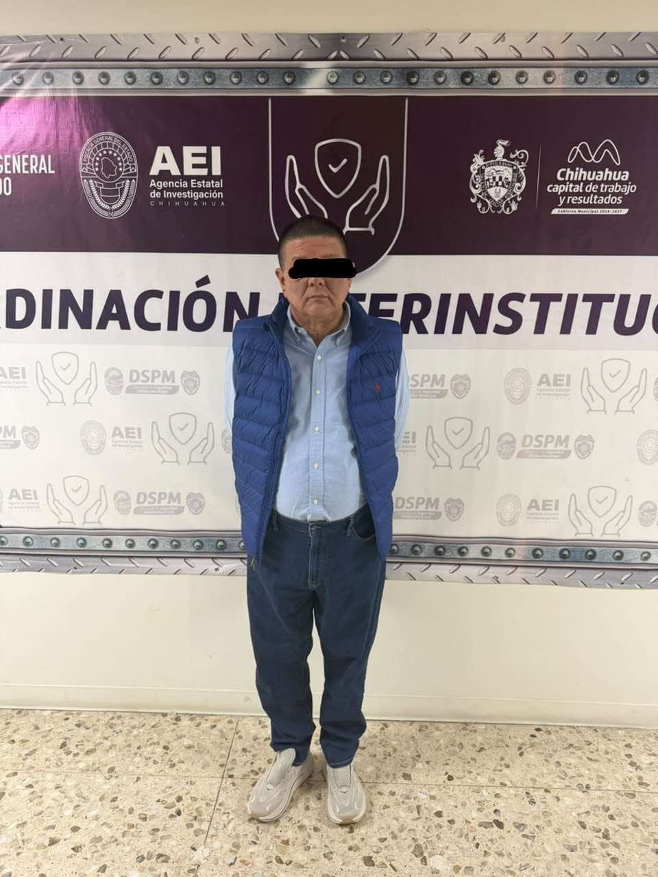 Publica FGR fotografía de detención de César Jáuregui