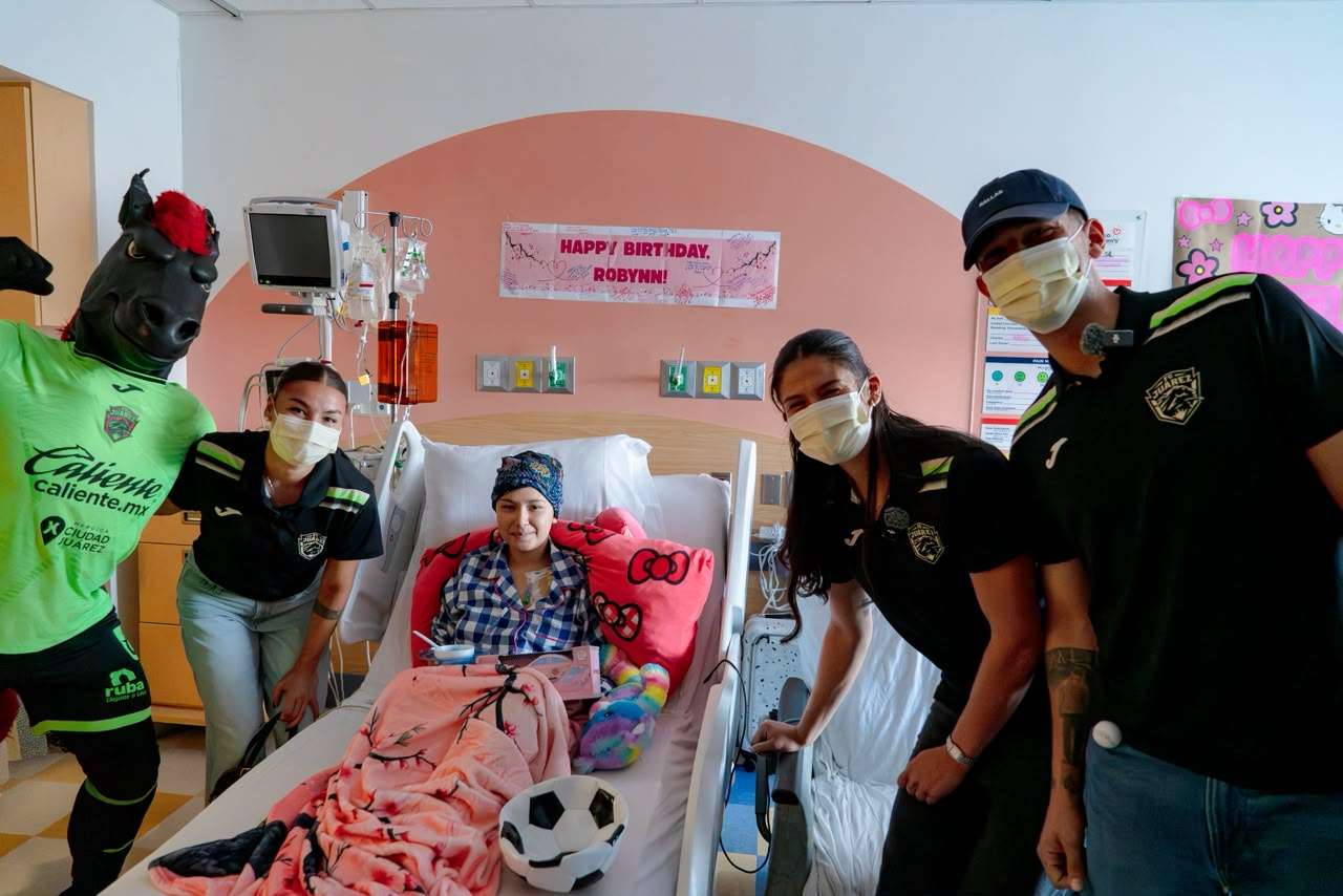 FC Juárez lleva alegría y regalos a pacientes de El Paso Children’s Hospital