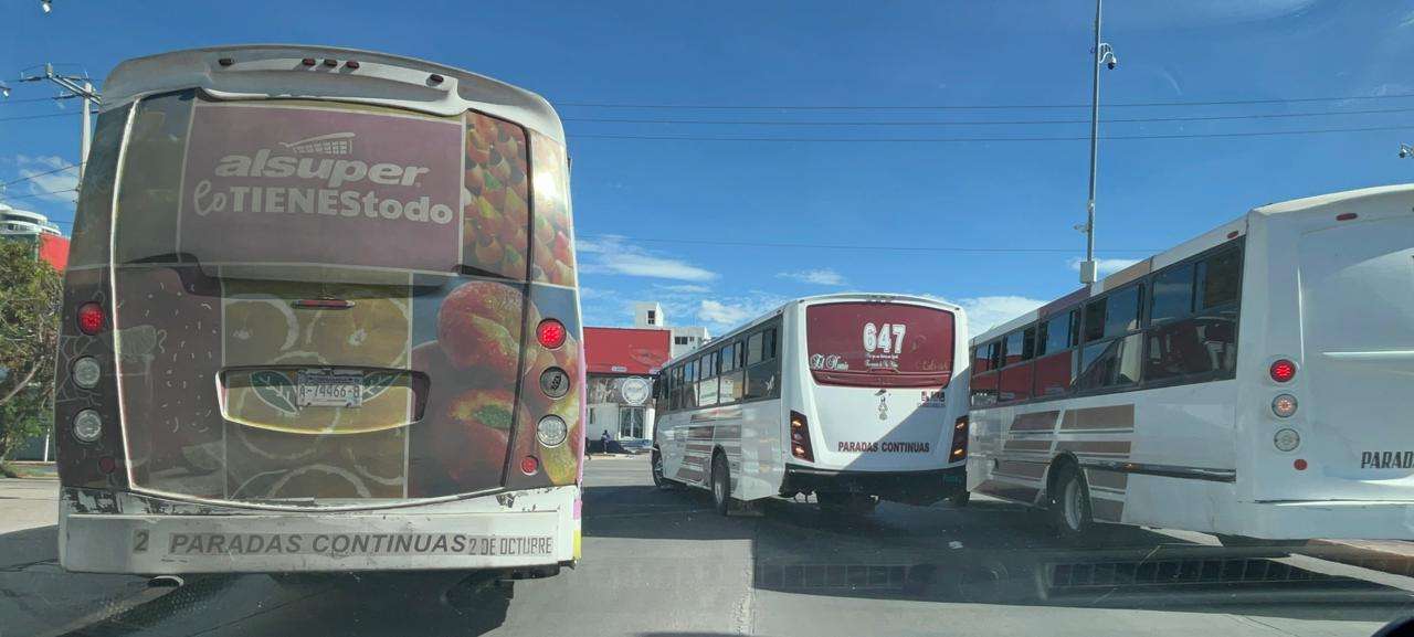 Denuncian imprudencia de choferes de transporte en pleno Centro 