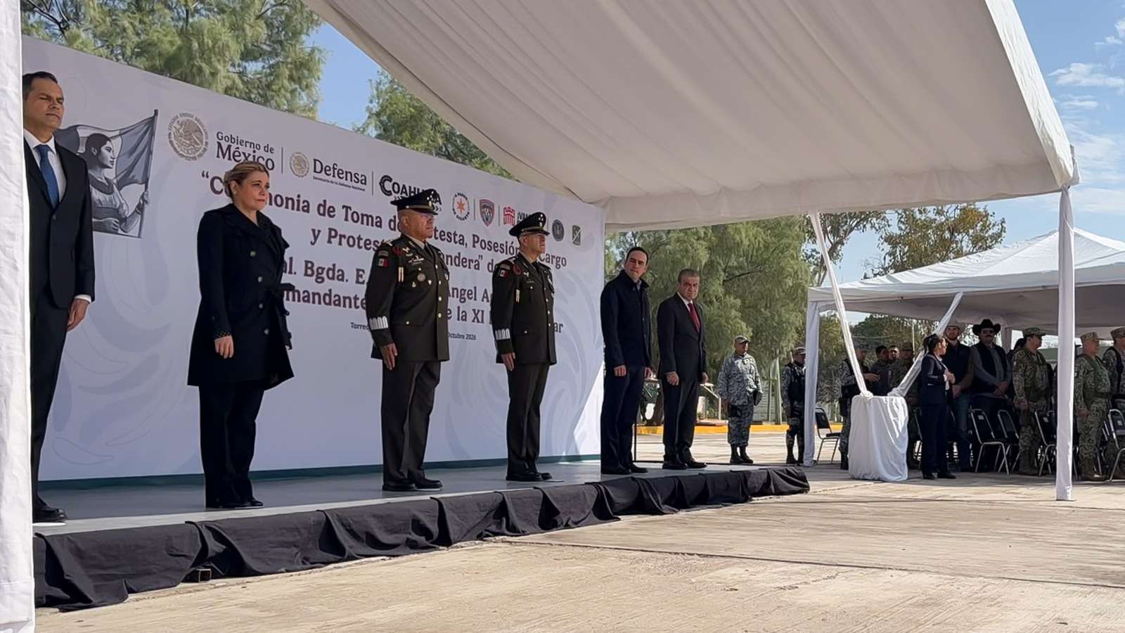 Asiste Maru a toma de protesta de comandante de XI Región Militar