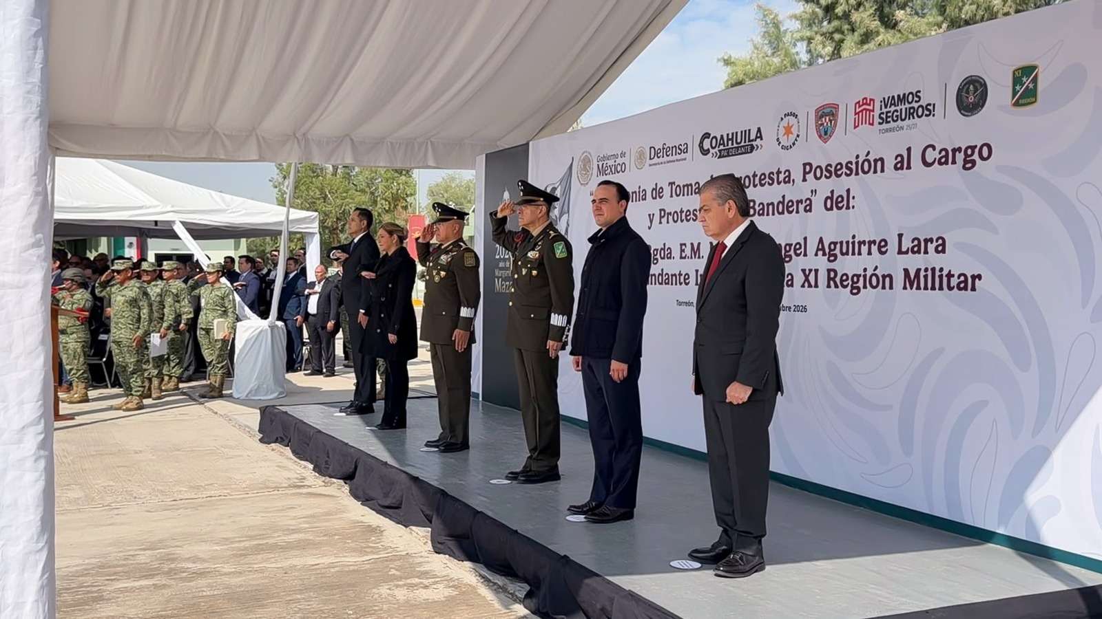 Asiste Maru a toma de protesta de comandante de XI Región Militar