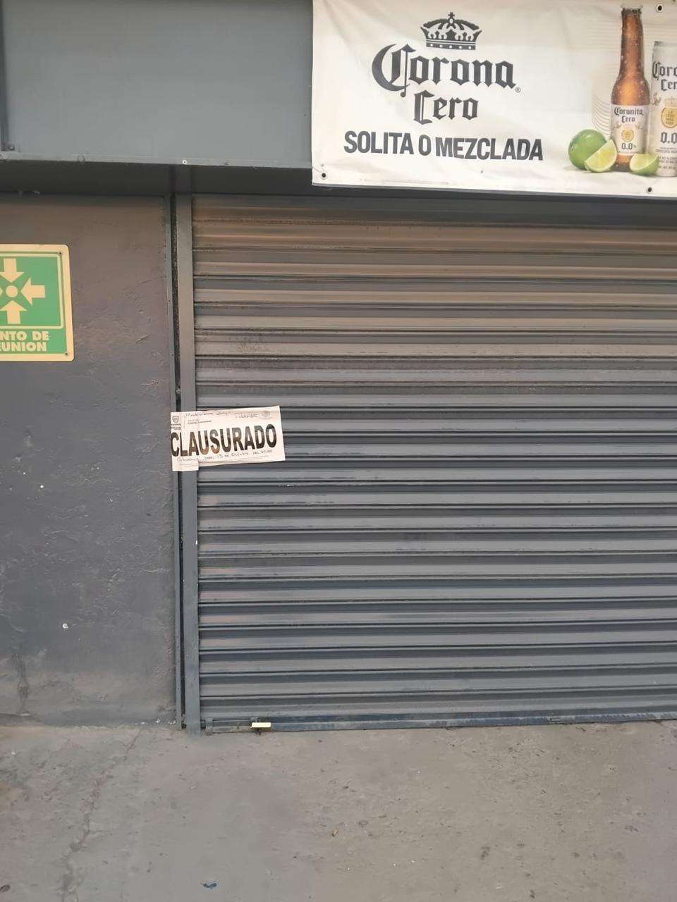 Clausuran dos comercios por irregularidades en venta de alcohol