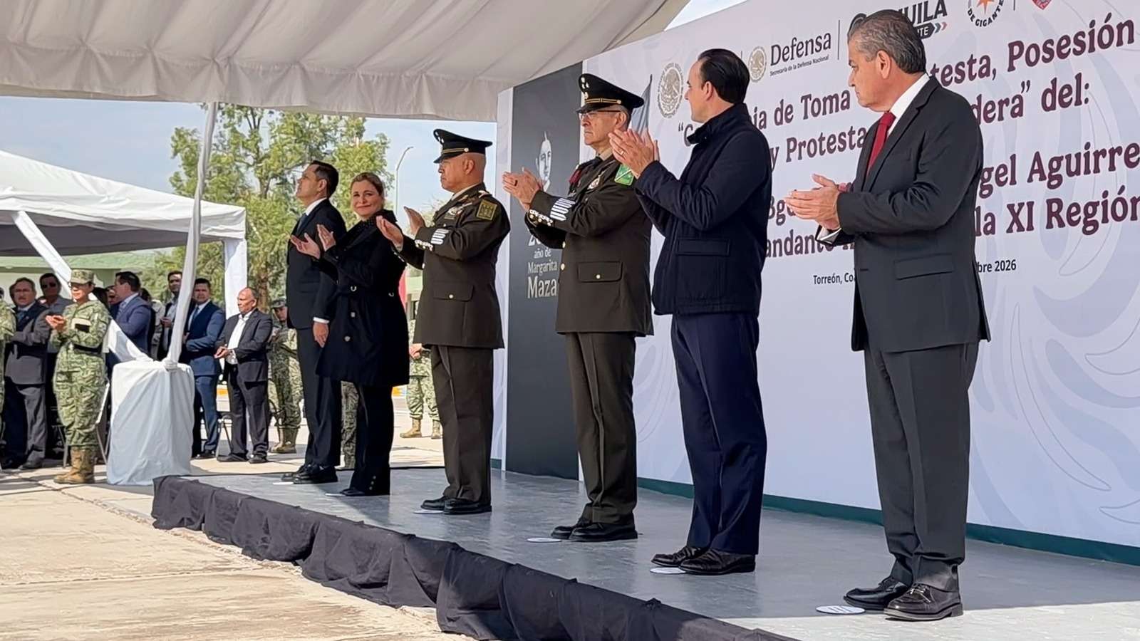 Asiste Maru a toma de protesta de comandante de XI Región Militar