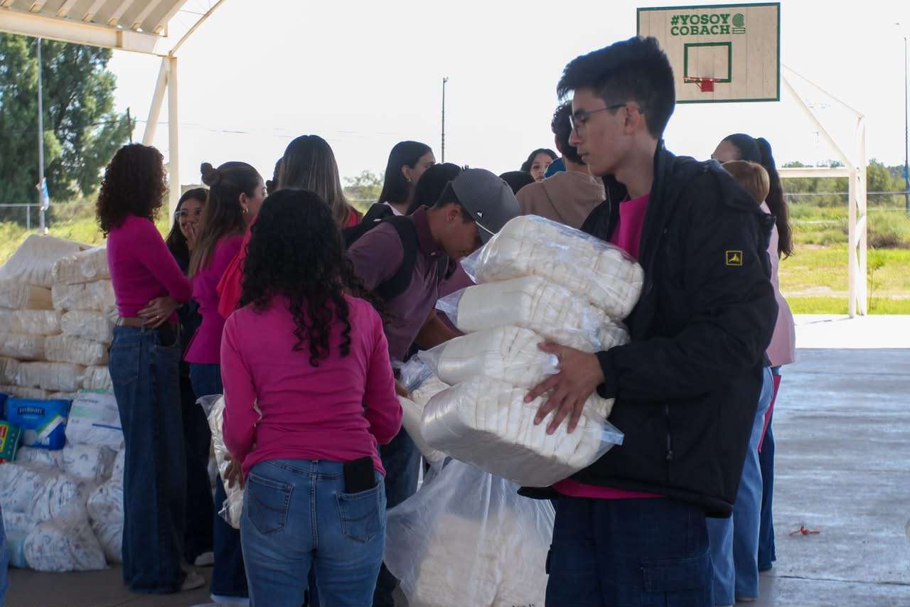 Supera Cobach 13 donación de pañales al DIF Delicias