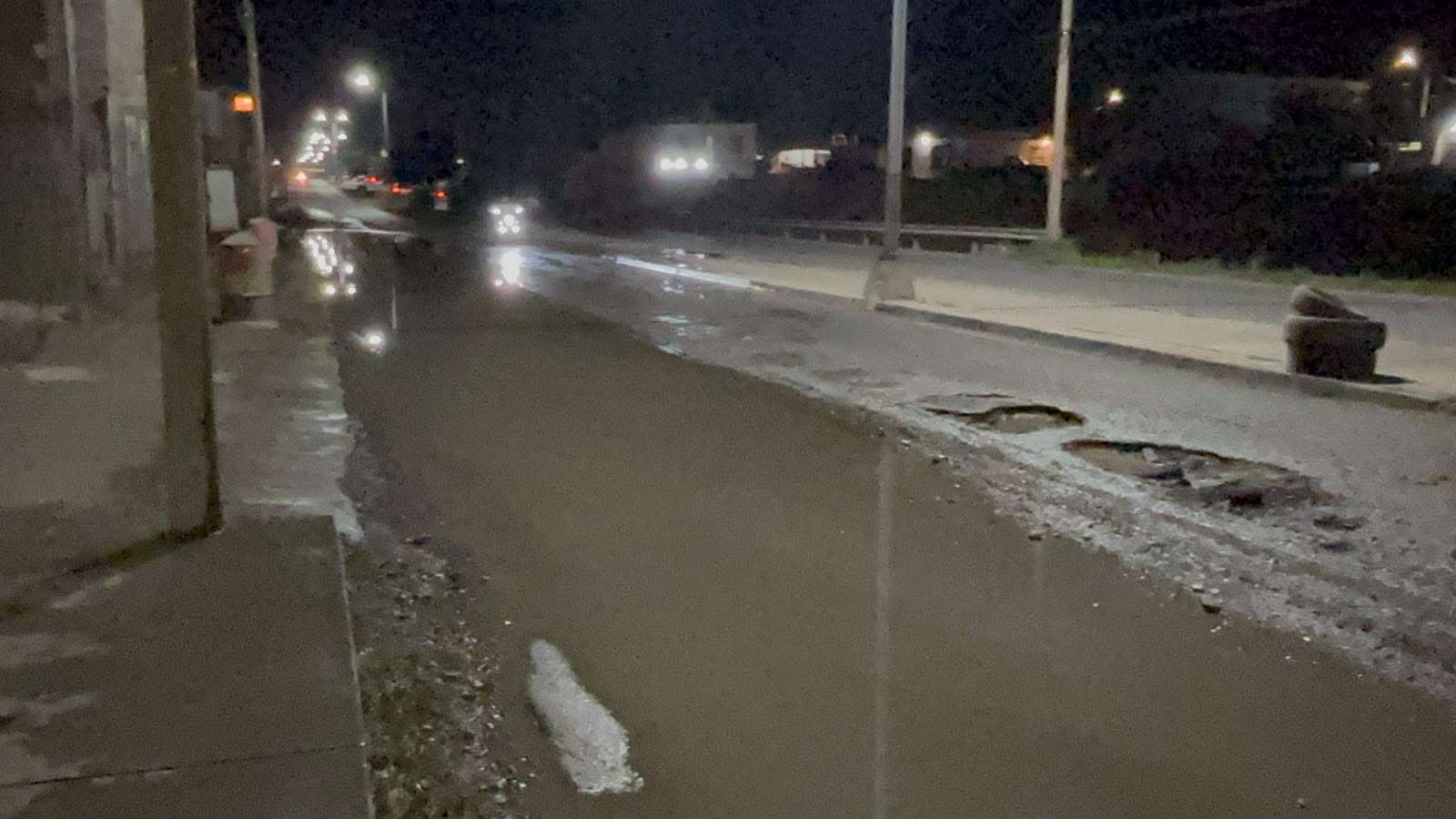 Reportan fuga de aguas negras y baches en la Heróico Colegio Militar