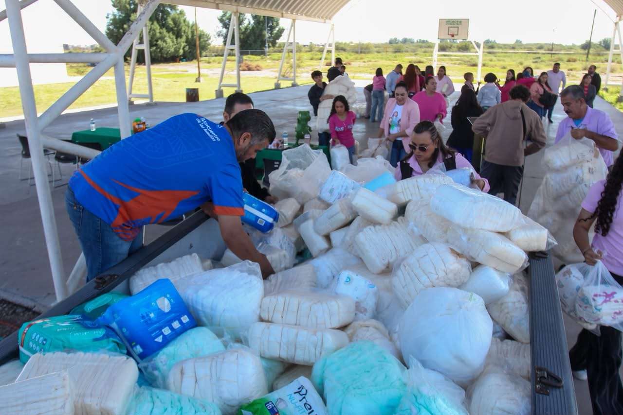 Supera Cobach 13 donación de pañales al DIF Delicias