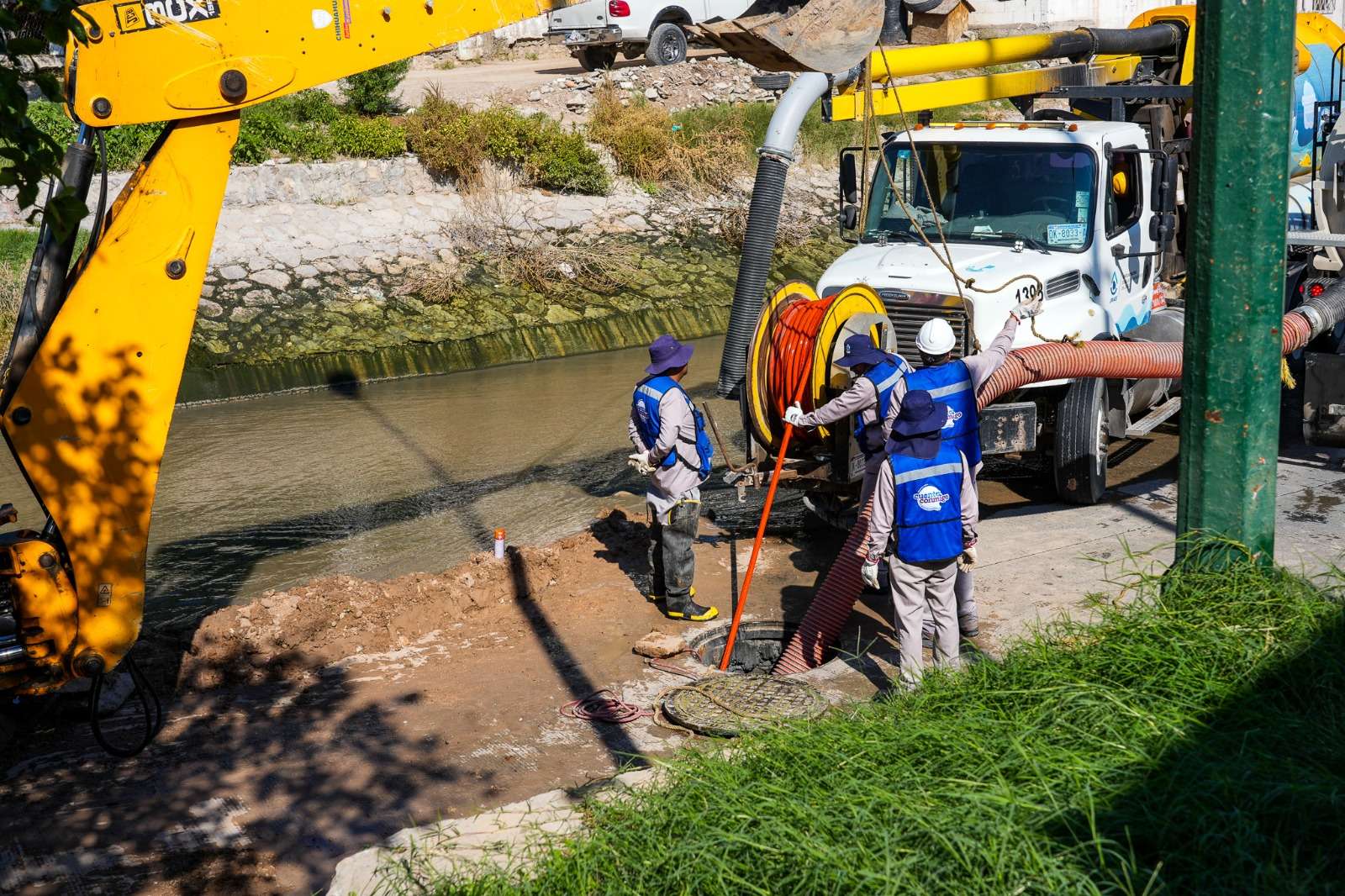 Da JMAS mantenimiento a colector de Viaducto Mártires del 68