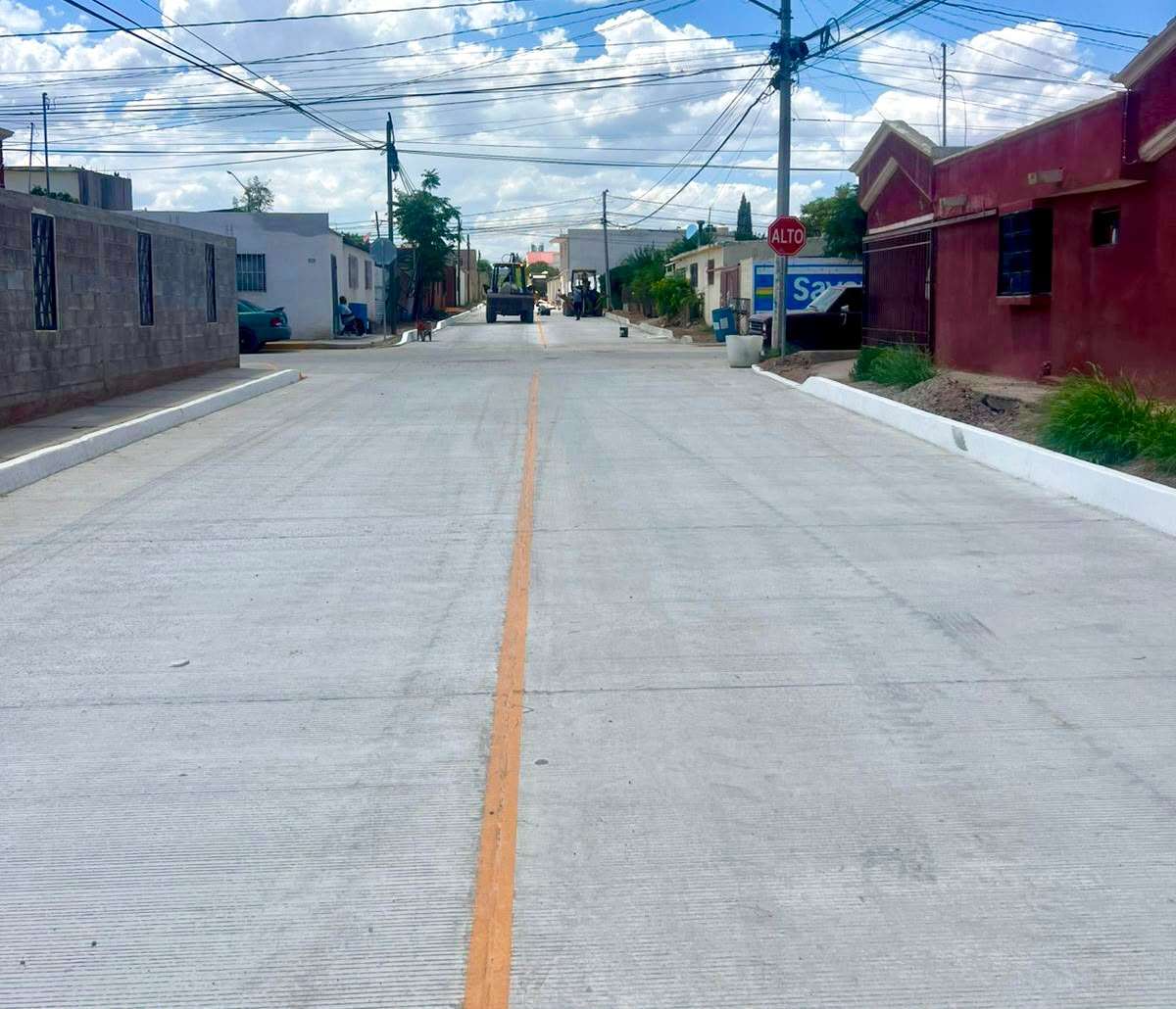 Invita a vecinos a solicitar pavimentación con esquema 50/50
