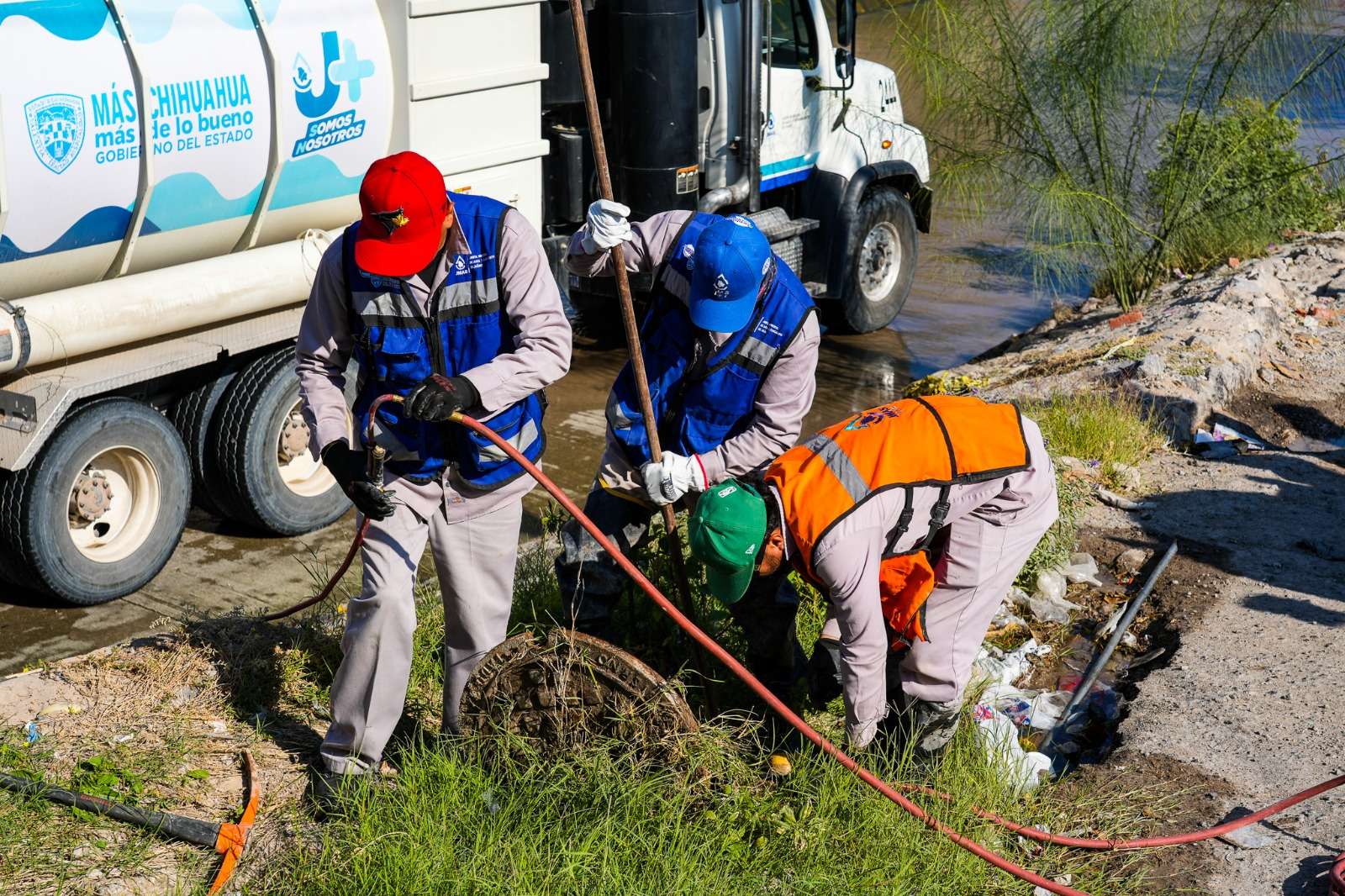 Da JMAS mantenimiento a colector de Viaducto Mártires del 68