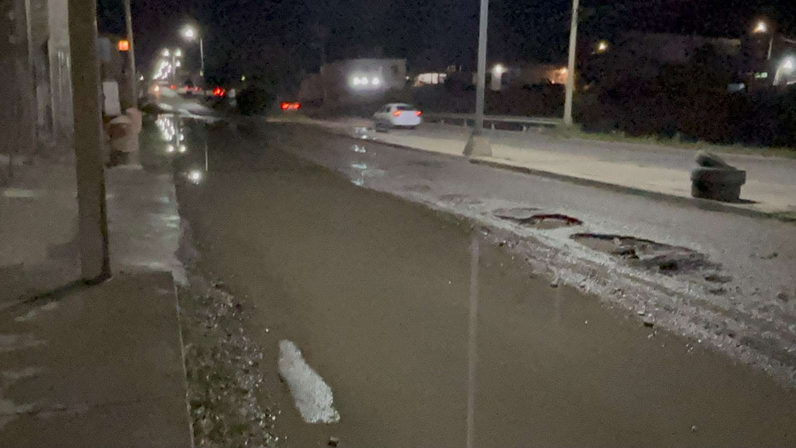 Reportan fuga de aguas negras y baches en la Heróico Colegio Militar
