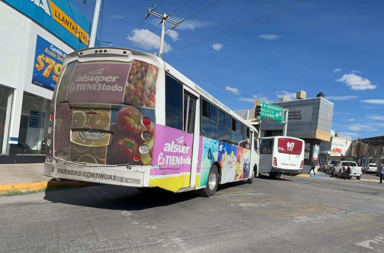 Denuncian imprudencia de choferes de transporte en pleno Centro 