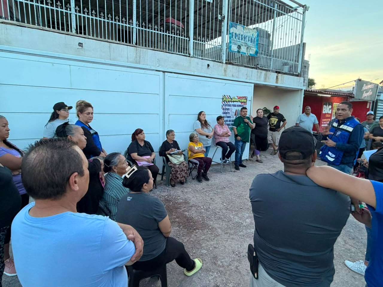 Invita a vecinos a solicitar pavimentación con esquema 50/50