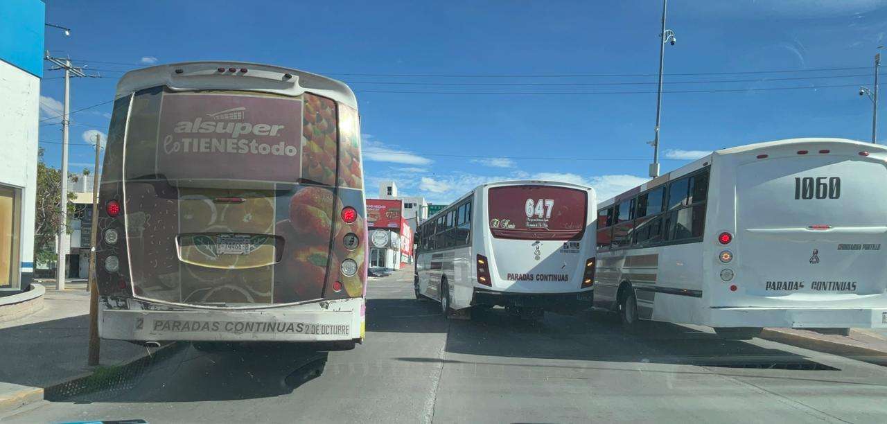 Denuncian imprudencia de choferes de transporte en pleno Centro 