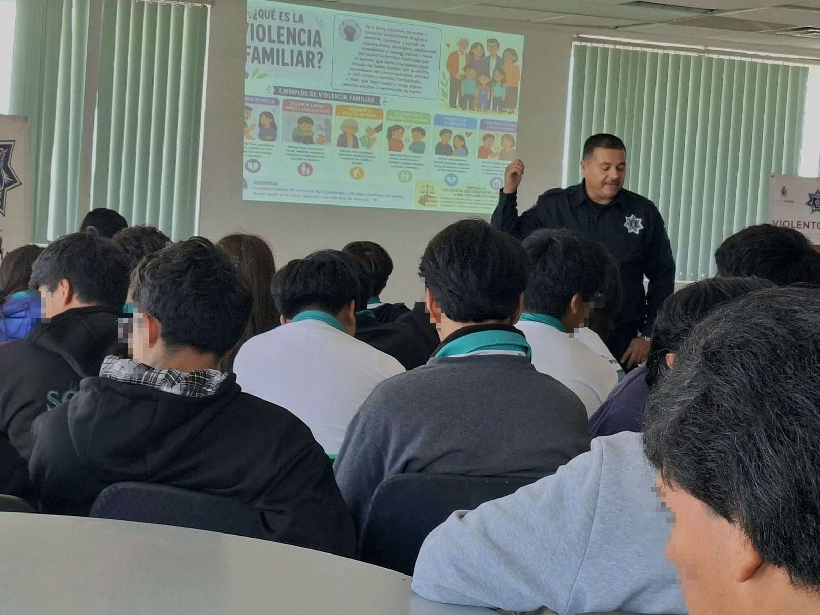 Capacitan a estudiante sobre prevención de violencia familiar