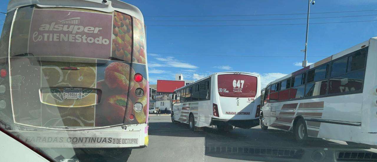 Denuncian imprudencia de choferes de transporte en pleno Centro 