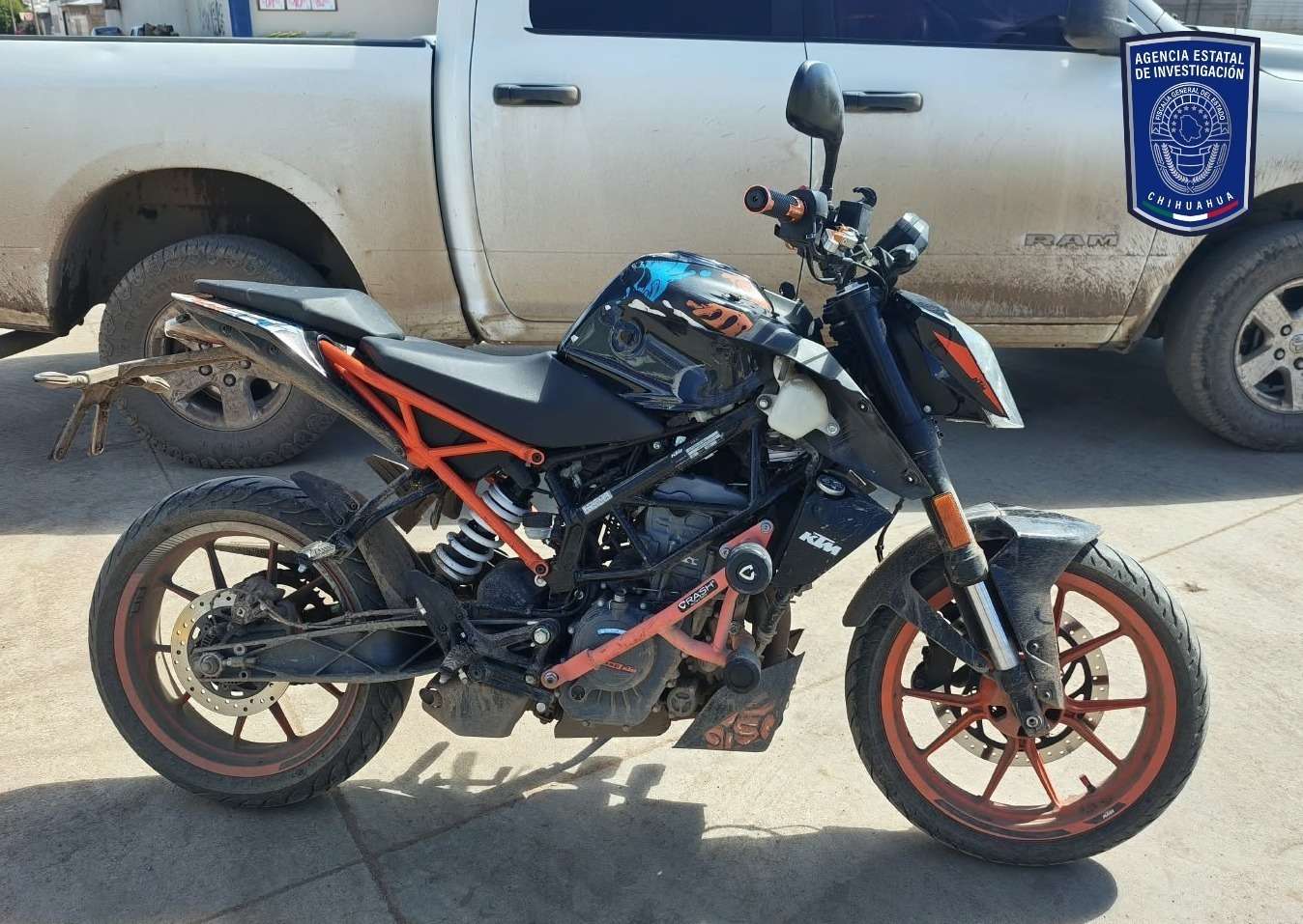 Detienen a conductor de moto robada en posesión de droga