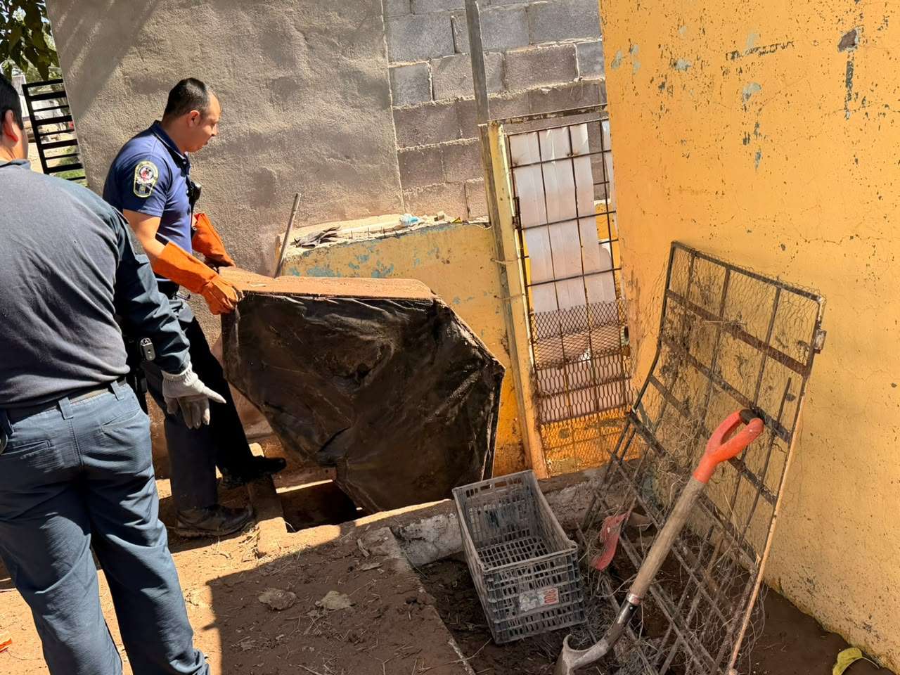 Apoyó Policía Municipal a vecino de la colonia CDP afectado por lluvias