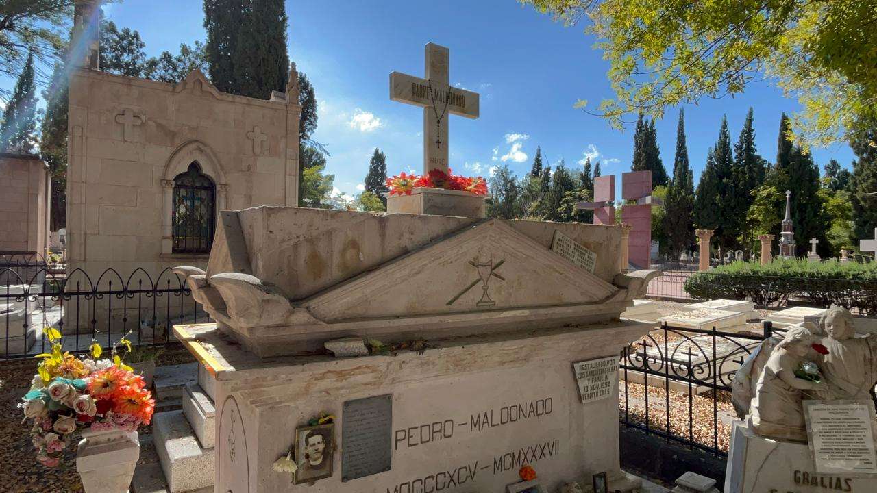 Resguarda el Panteón de Dolores memorias en piedra