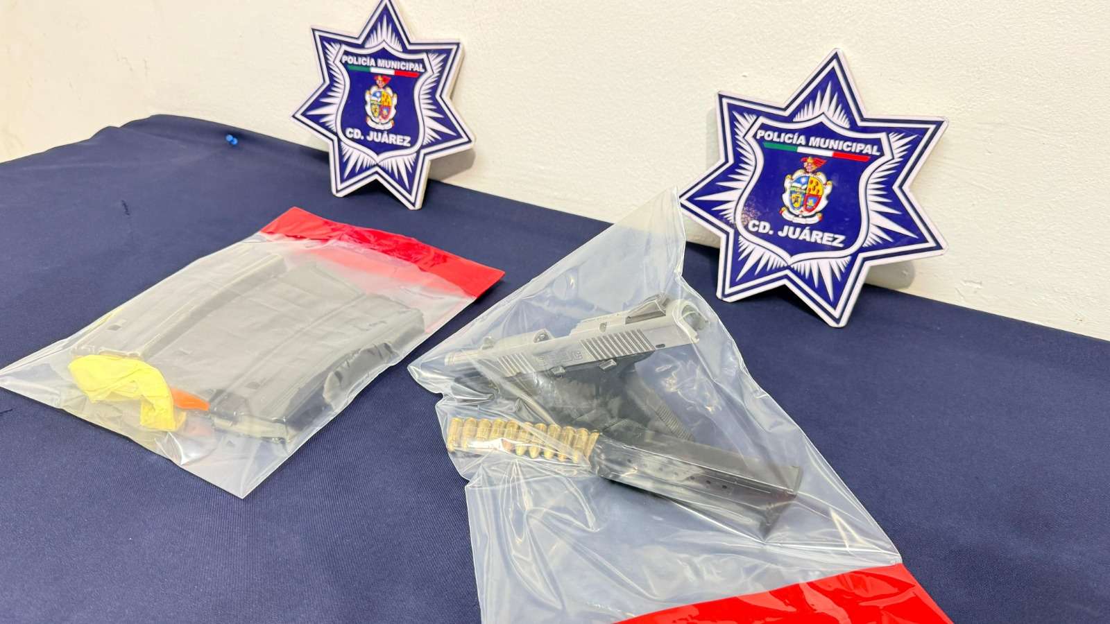 Arrestan a dos por disparar a una vivienda