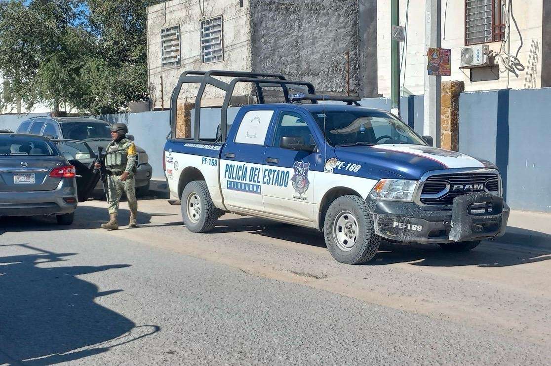 Localizan a hombre sin vida dentro de una camioneta en Cerradas de San Pedro