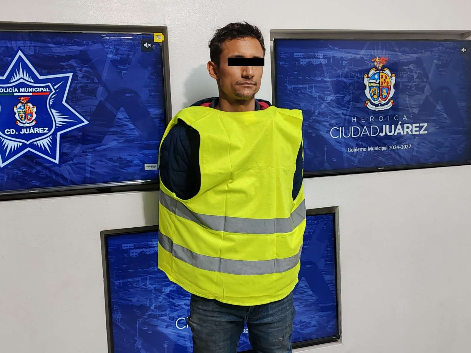 Lo arrestan conduciendo camioneta robada