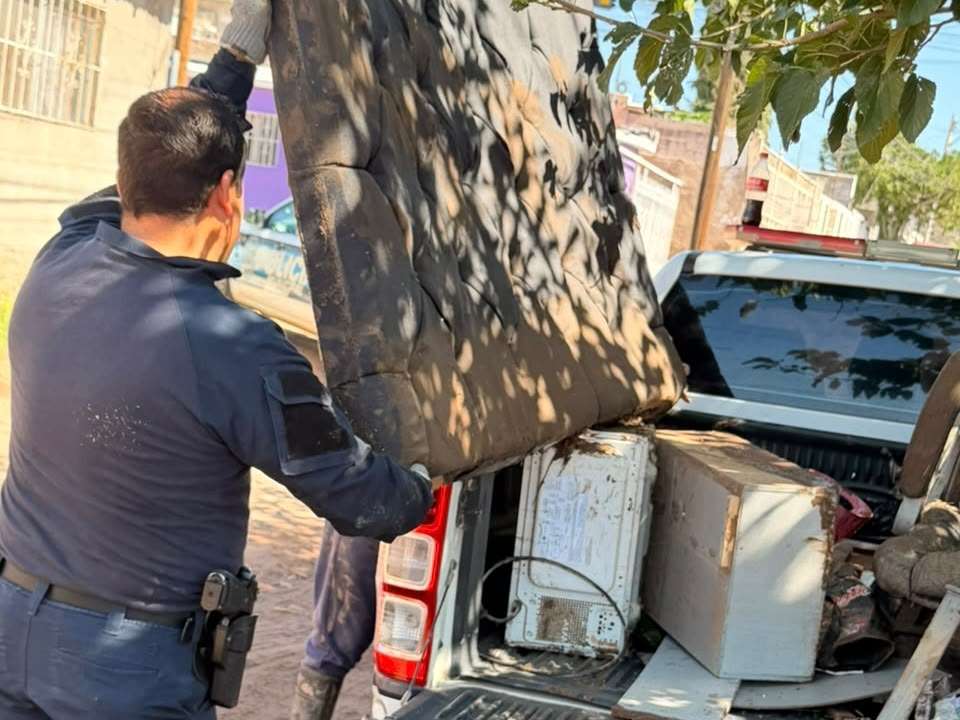 Apoyó Policía Municipal a vecino de la colonia CDP afectado por lluvias