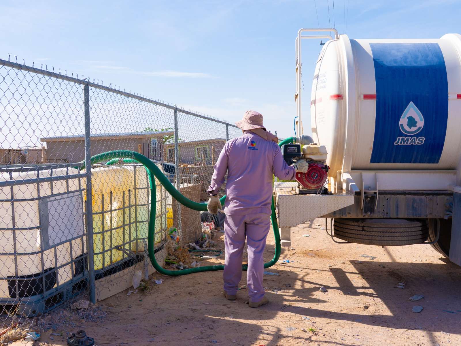 Entregan más de 187 millones de litros de agua a familias de Los Kilómetros