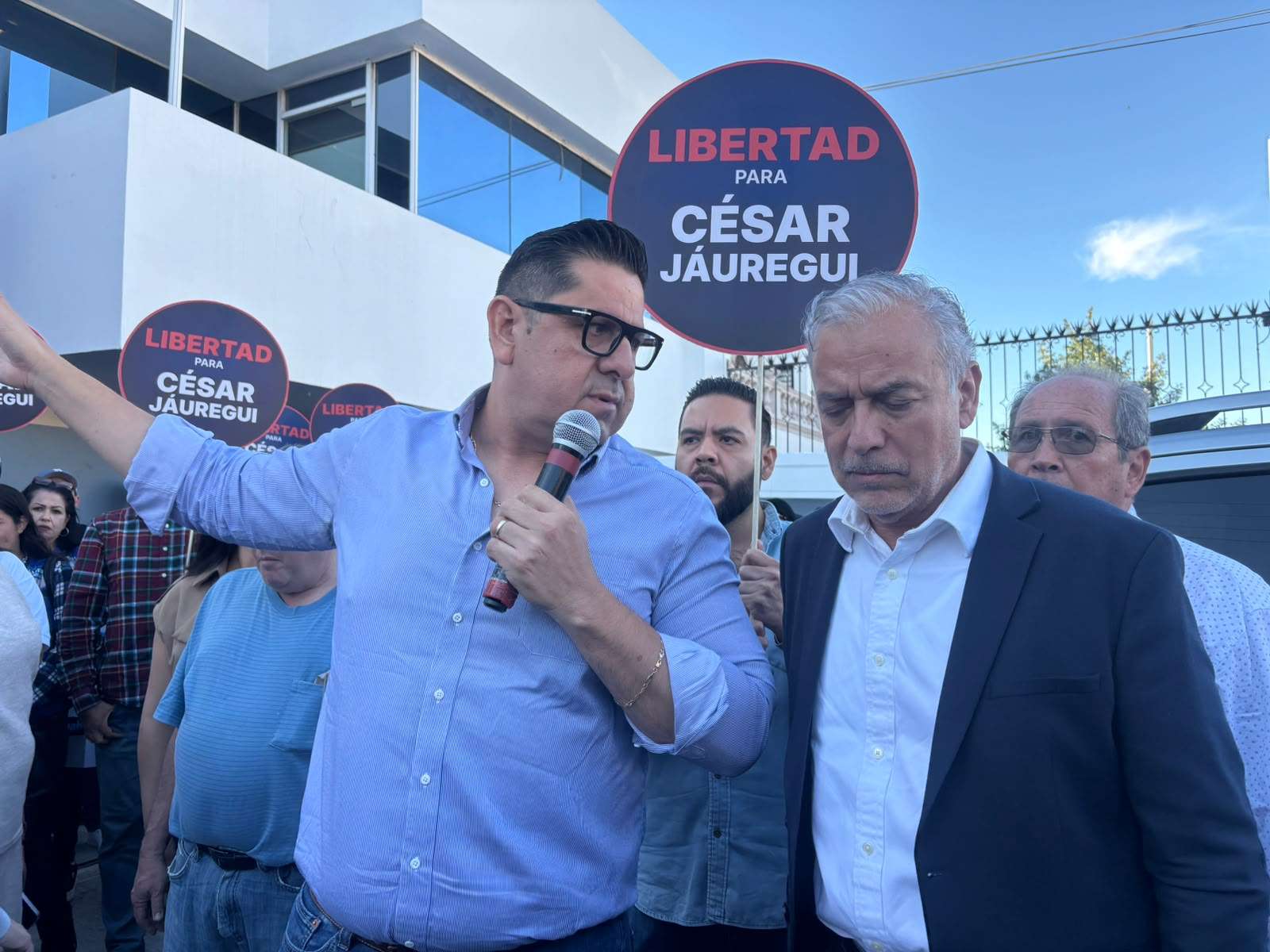 Se manifiestan militantes y simpatizantes por liberación de Jáuregui
