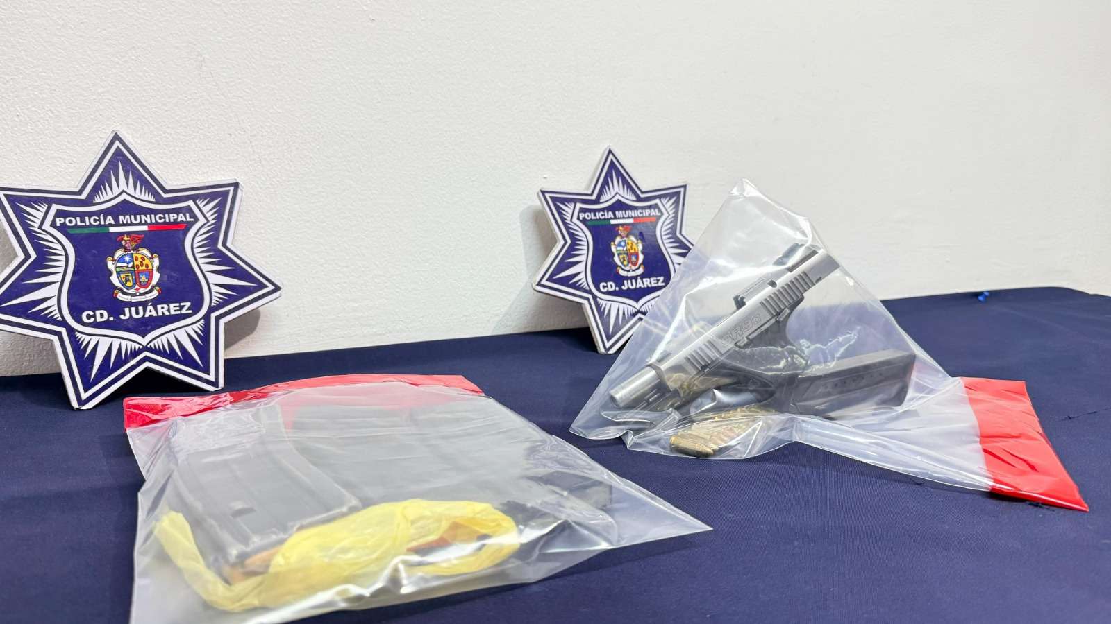 Arrestan a dos por disparar a una vivienda
