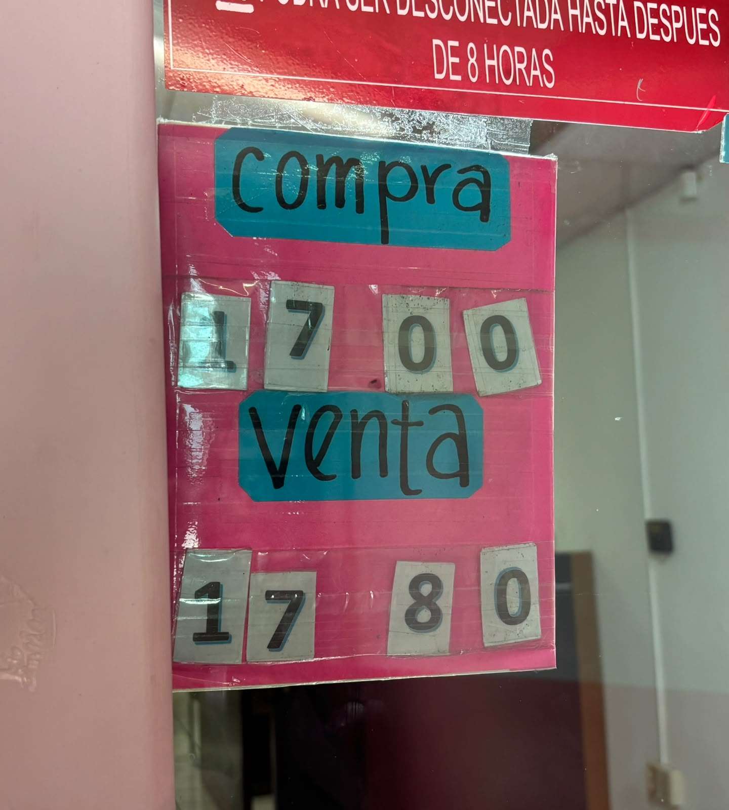 Cierra la moneda nacional en su peor nivel del año en 18.67 por dólar
