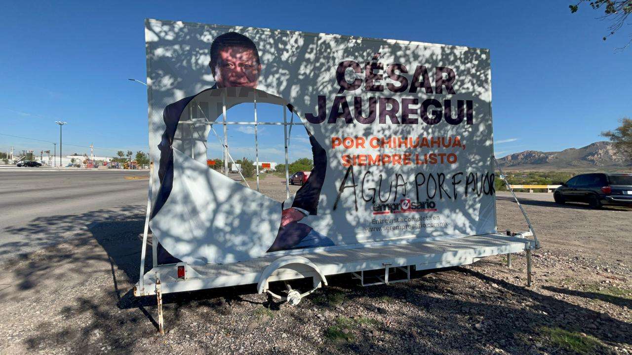 Destrozan publicidad de Jáuregui y Olson sobre la Vialidad Sacramento