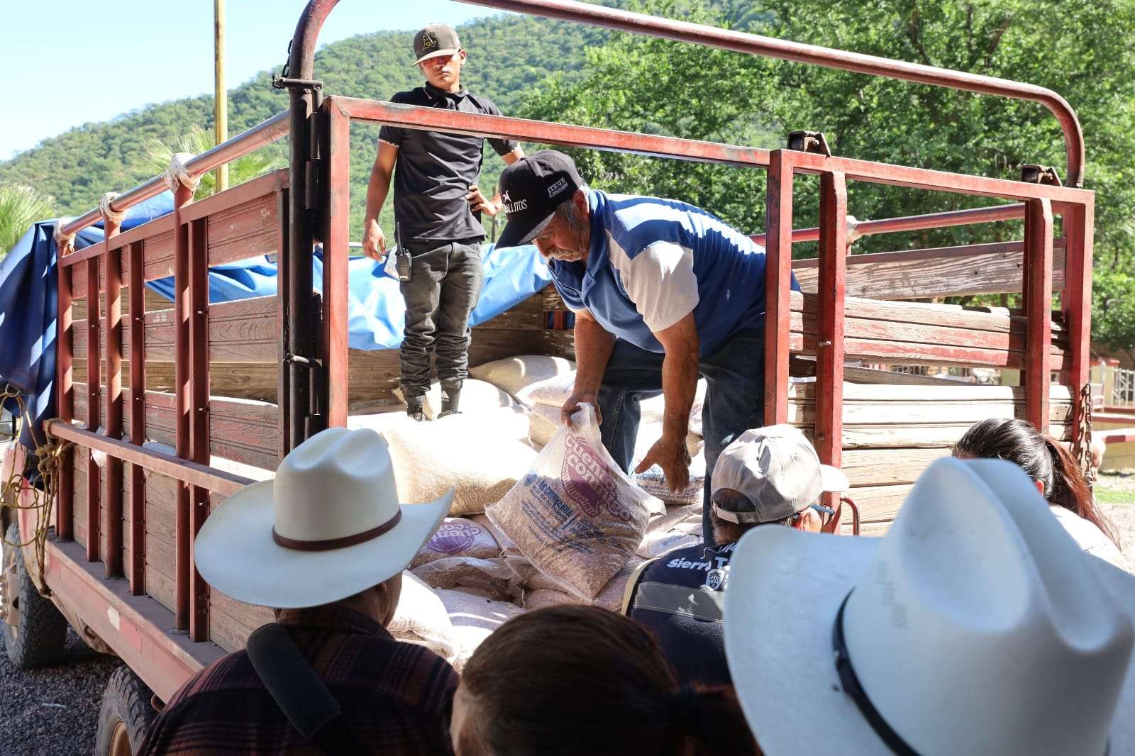Acerca Estado apoyos a comunidades de Urique