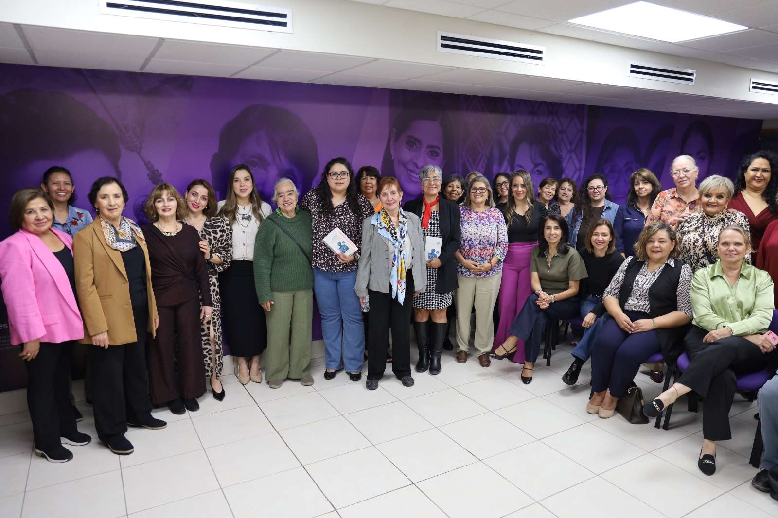 Reconocen trayectoria de María Esther Orozco con presentación de libro
